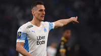 Arkadiusz Milik. Striker berusia 28 tahun yang sejak tengah musim 2020/2021 dipinjamkan Napoli ke Olympique Marseille ini baru saja dipermanenkan pada bursa transfer musim panas 2022/2023. Olympique Marseille harus mengeluarkan biaya 8 juta euro untuk mempermanenkannya dengan durasi kontrak hingga Juni 2025. Selama 1,5 musim membela Marseille, ia total tampil dalam 53 laga di semua ajang dengan torehan 30 gol dan 3 assist. Sementara bersama Timnas Polandia ia telah mengoleksi 62 caps dengan torehan 16 gol dan 16 assist sejak melakukan debut pada 12 Oktober 2012. (AFP/Sylvain Thomas)