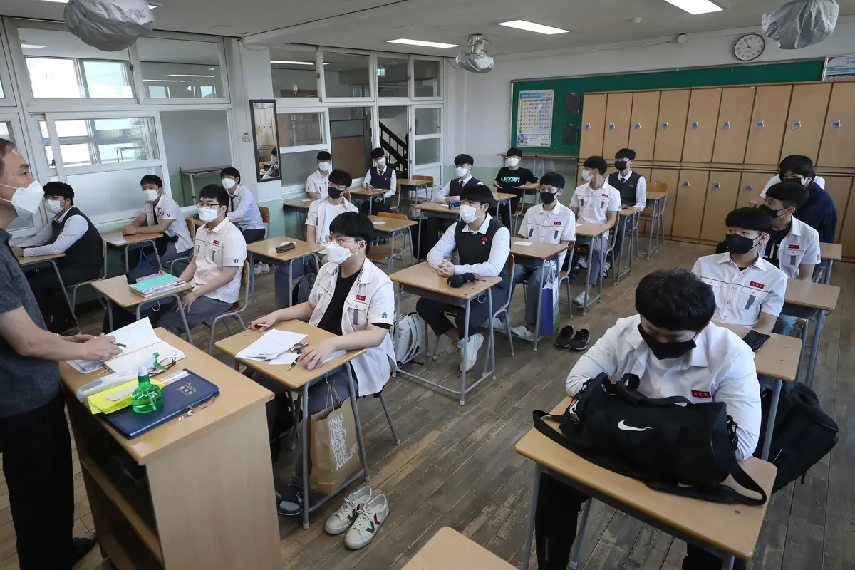 Rutinitas Baru Pelajar SMA di Korea Pasca Pandemi Covid-19
