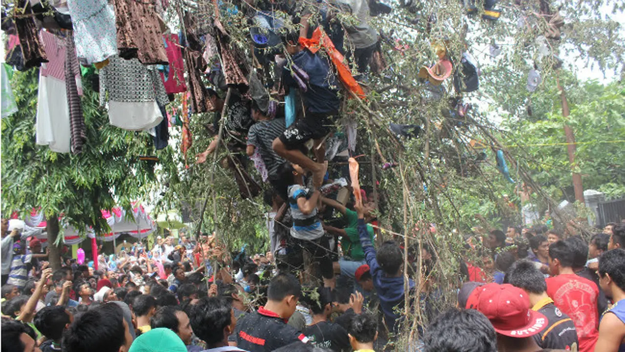 Serunya Tradisi Gerebeg Keres dan Puisi Duhai Kanjeng Nabi Diacara Maulid Nabi
