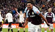 Penyerang Aston Villa, Ollie Watkins, merayakan gol yang dicetaknya ke gawang Liverpool, dalam laga pekan 37 Premier League 2025/2026 yang digelar di Villa Park, Sabtu (16/5/2026) dini hari WIB. (Jacob King/PA via AP)