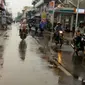 Jalanan di Selatpanjang, Kepulauan Meranti, Riau yang baru saja diguyur hujan intensitas hujan. (Liputan6.com/M Syukur)