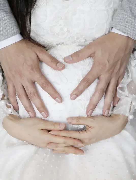 Antara senang lantaran tidak lama lagi akan ketemu buah hati dan juga merasakan panik. Lantas apa yang membuat Franda panik? (Instagram/samuel_zylgwyn)