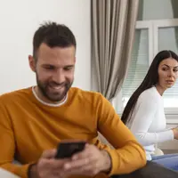 Menghadapi kenyataan bahwa pasangan berselingkuh sangat menyakitkan. Foto: Freepik