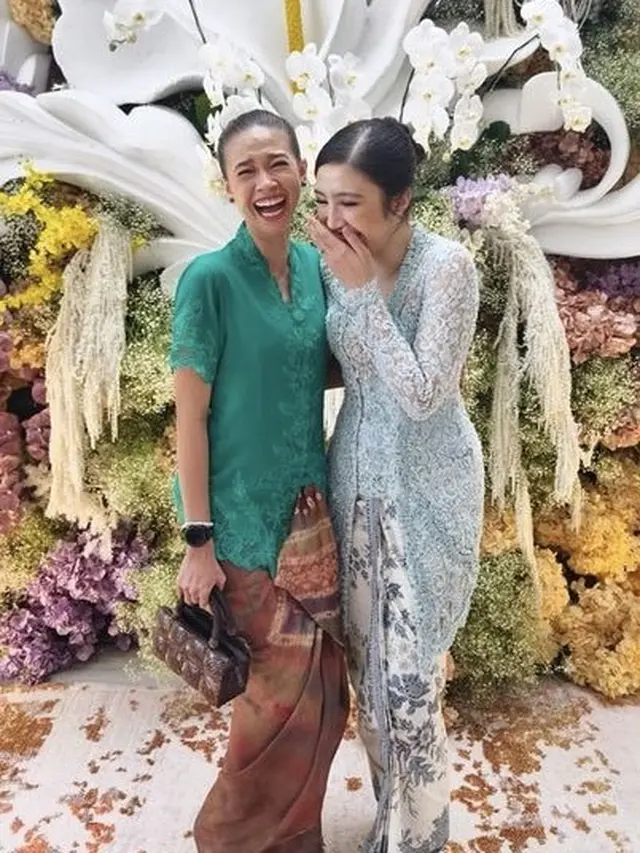 Tampilan Yuki Kato dari Siraman hingga Resepsi Pernikahan Febby Rastanty. [@yukikt]