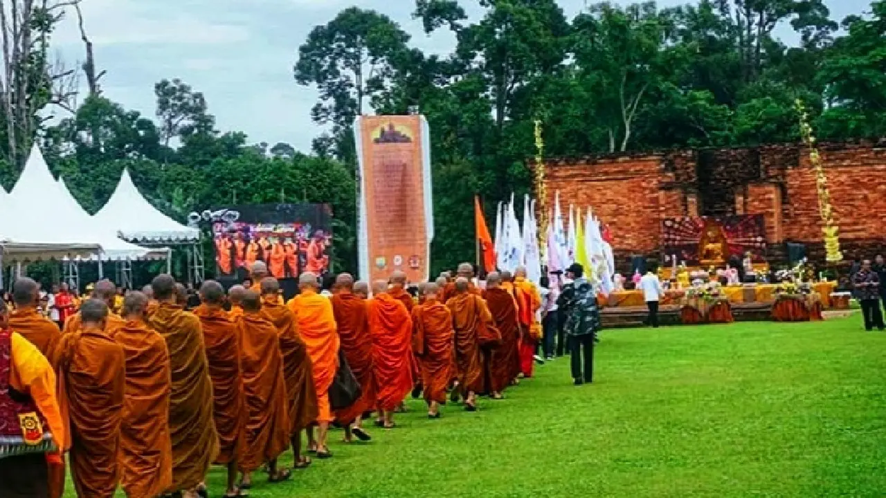 Umat Buddha Waisak di Muarajambi