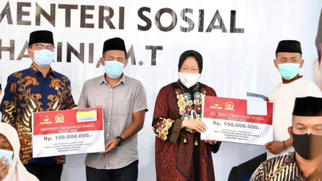 Mensos Serahkan Bantuan ATENSI Hingga Kewirausahaan