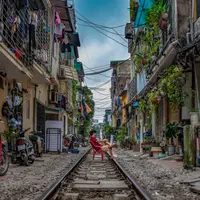 Hanoi, Vietnam | unsplash.com/@chortsang