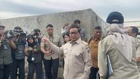 Pramono Cek Tanggul Pengaman Pantai yang Bocor Saat Rob Landa Pesisir Jakarta