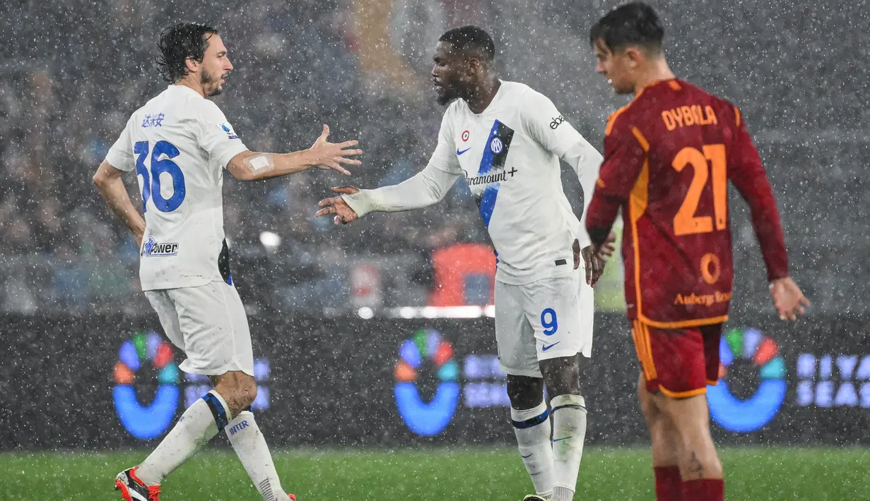 Tambahan tiga poin membuat Inter Milan menjauh dari kejaran Juventus. Nerazzurri kokoh di puncak klasemen dengan 60 poin dari 23 laga, unggul tujuh poin dari Bianconeri. (Alberto PIZZOLI/AFP)