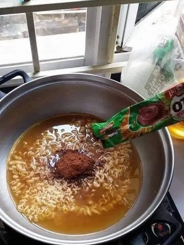 7 Potret Nyeleneh Kombinasi Makanan ala Netizen Ini Bikin Heran