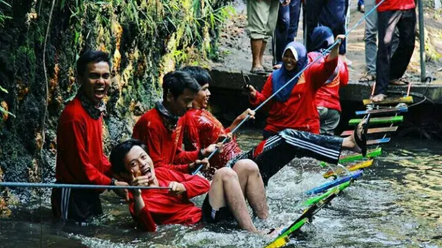 Pagi di Lereng Merapi Bersama Salak, Sungai dan Tarian