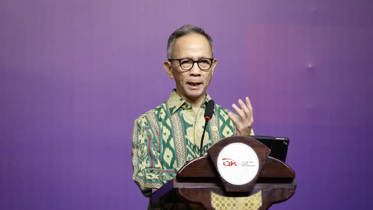 Ketua Dewan Komisioner OJK Mahendra Siregar dalam Risk & Governance Summit 2023 dengan tema “Sustainable Governance: Digital Transformation as A Game Changer, Ethical Culture as A Value Keeper” di Jakarta, Kamis (30/11/2023). (Dok OJK)