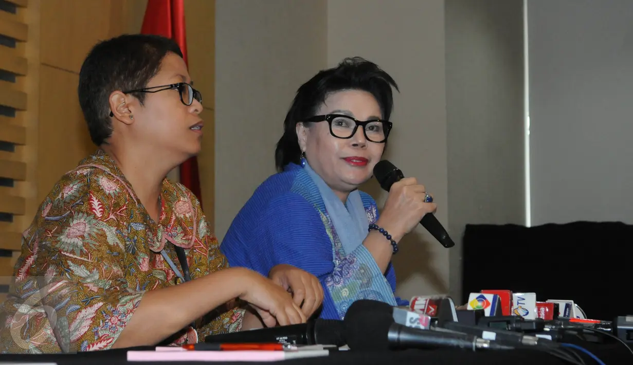 Wakil Ketua KPK, Basaria Pandjaitan menggelar konferensi pers hasil operasi tangkap tangan (OTT) terkait dugaan suap pengurusan perkara Saipul Jamil di KPK, Jakarta, Kamis (16/6). KPK menyita barang bukti senilai Rp 250 juta. (Liputan6.com/Helmi Afandi)