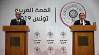 Menteri Luar Negeri Tunisia Khemaies Jhinaoui menyampaikan sambutan saat a joint press conference bersama Arab League Secretary-General, Ahmed Aboul Gheit, pada Arab Summit, di Tunis, Tunisia (AP)