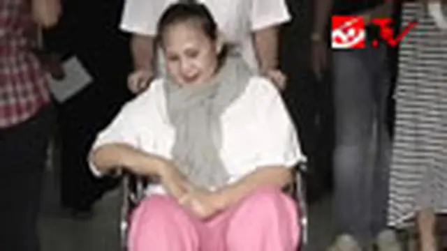 Ibunda Yuni Shara Keluar Rumah Sakit