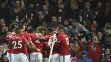 Para pemain Manchester United merayakan gol Ashley Young ke gawang Bournemouth, pada laga lanjutan Premier League, di Stadion Old Trafford, Sabtu (25/11/2017).  (AFP/Oli Scarff).