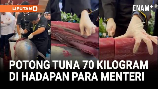 Para menteri dan wakil menteri di bawah koordinasi Menko Pangan Zulkifli Hasan menyaksikan pemotongan ikan tuna seberat 70 kilogram di Ballroom Menara Mandiri, Selasa (21/10/2025).