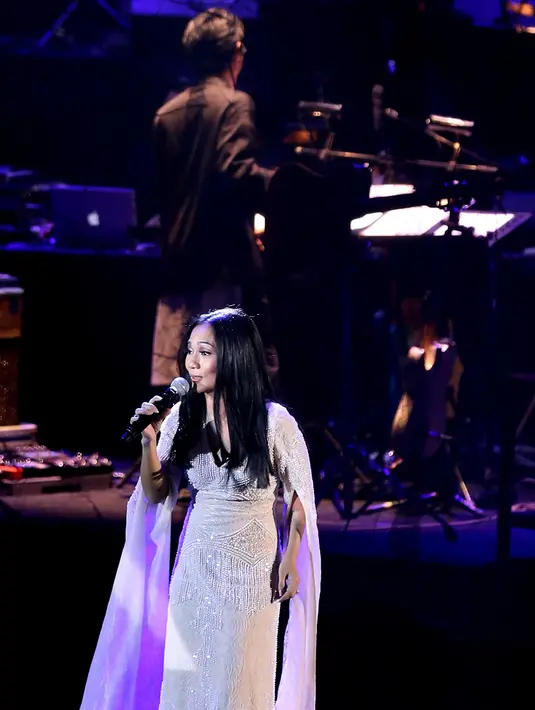 "Rindu tak dengan saya? Saya pun rindu kalian. Thank You very much sudah hadir di celebrate ni," ucap Sheila dengan aksen melayu khas Malaysianya. (Andy Masela/Bintang.com)