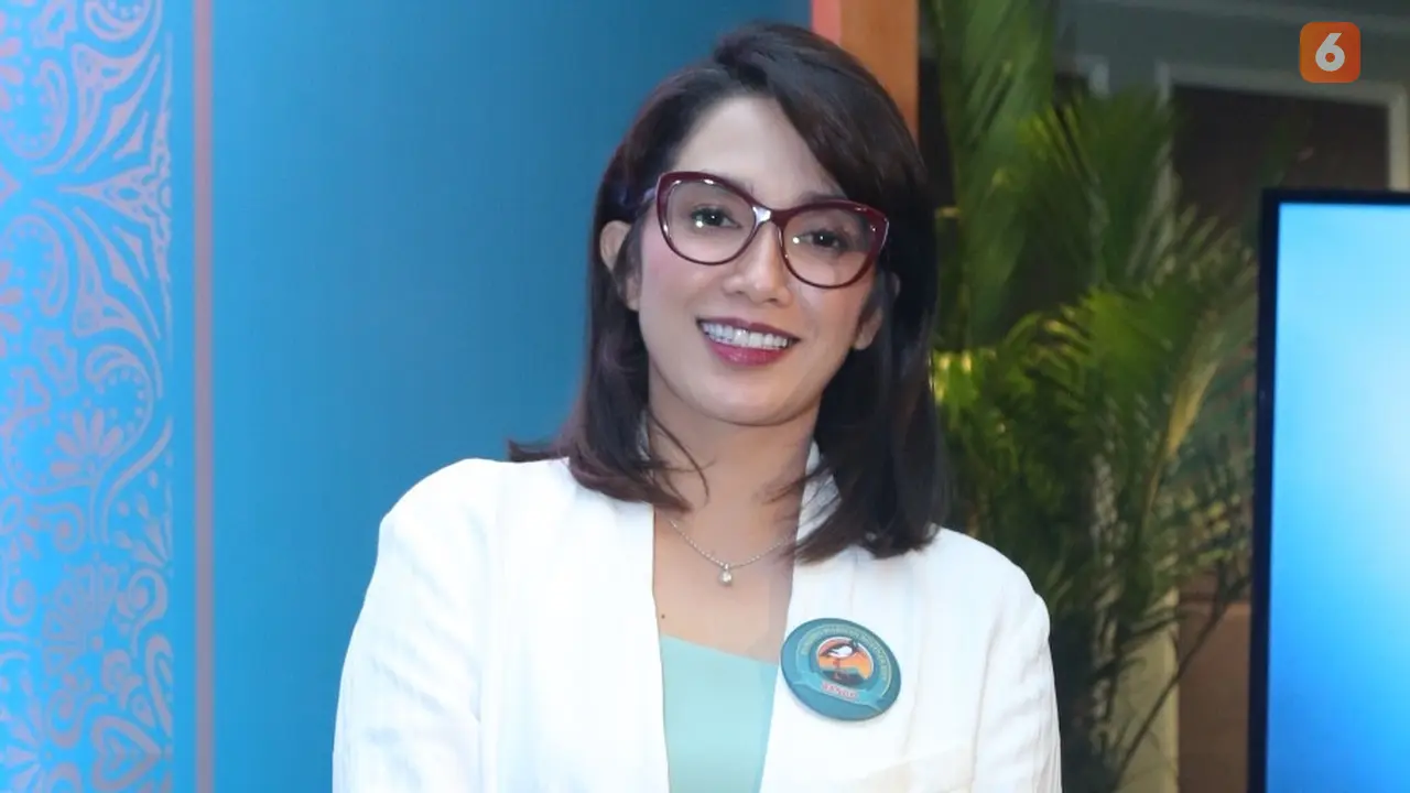 [Fimela] Ussy Sulistiawaty
