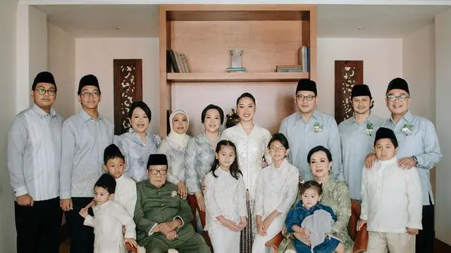 Putri Keempat Politikus Akbar Tandjung, Sekar Tandjung saat Tunangan. [@sekar.tandjung]