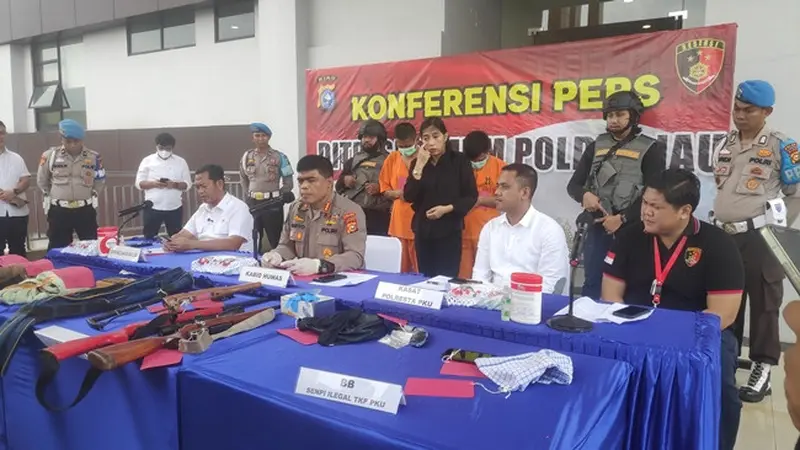 Konferensi pers pengungkapan anggota geng motor brutal di Pekanbaru oleh Polda Riau.