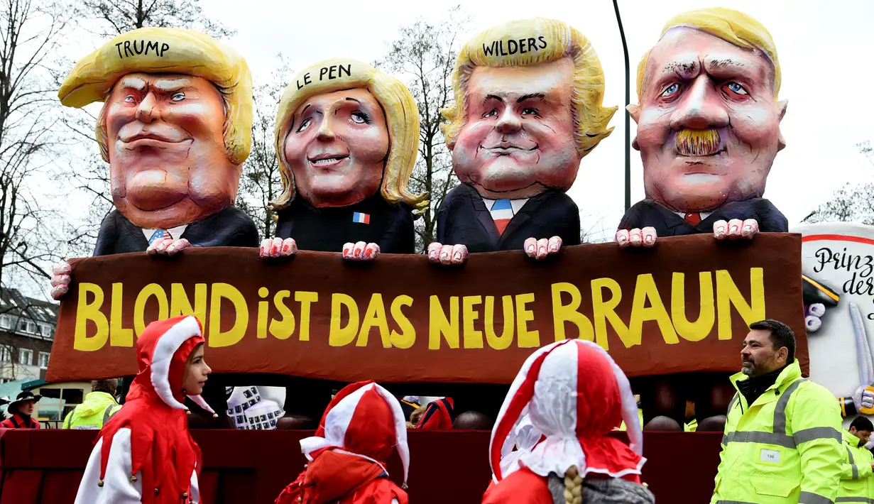 Sejumlah pemimpin dunia digambarkan dengan rambut berwarna kuning ikut dalam karnaval tradisional 'Rose Monday' di Dusseldorf, Jerman Barat, Senin (27/2). Karnaval 'Rose Monday' berisi sindiran satir para pemimpin dunia. (AFP PHOTO / Patrik STOLLARZ)