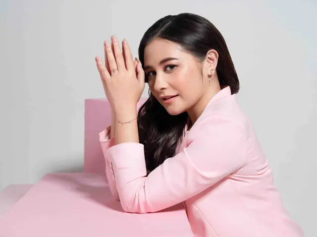 Merambah bisnis persewaan kapal, ini 7 sumber kekayaan Prilly Latuconsina 