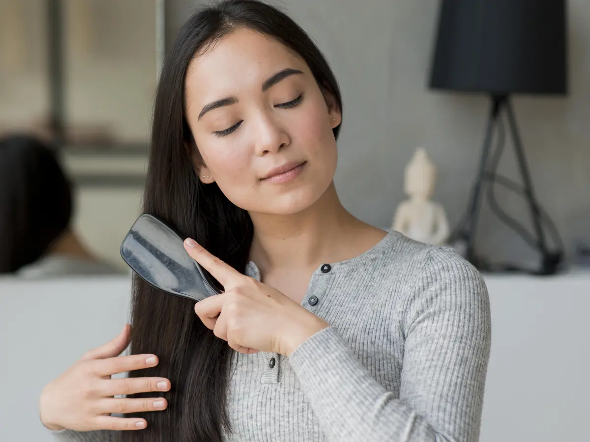 Simbolisme Unik Di Balik Arti Mimpi Memakai Sikat Rambut
