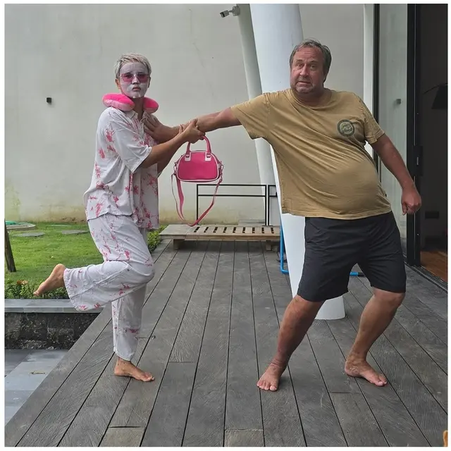 18 Tahun bersama, 6 potret mesra Lia Waode dan Volke Lange yang mesranya bak ABG