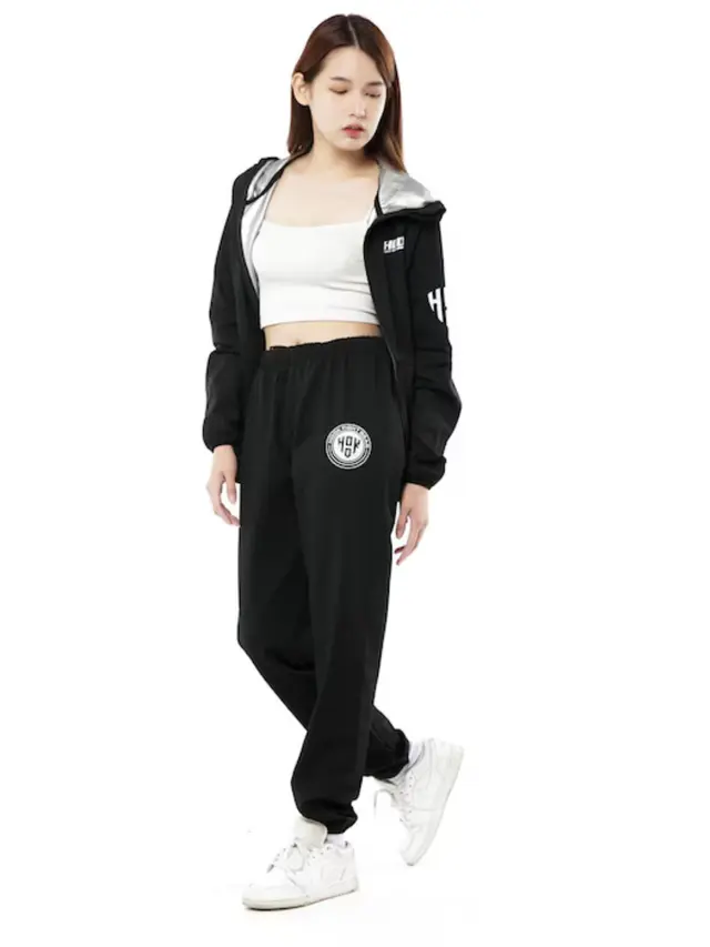 Tips Memilih One Set Sporty yang Nyaman Agar Tampil Fashionable Saat Berolahraga (photo by freepik.com)