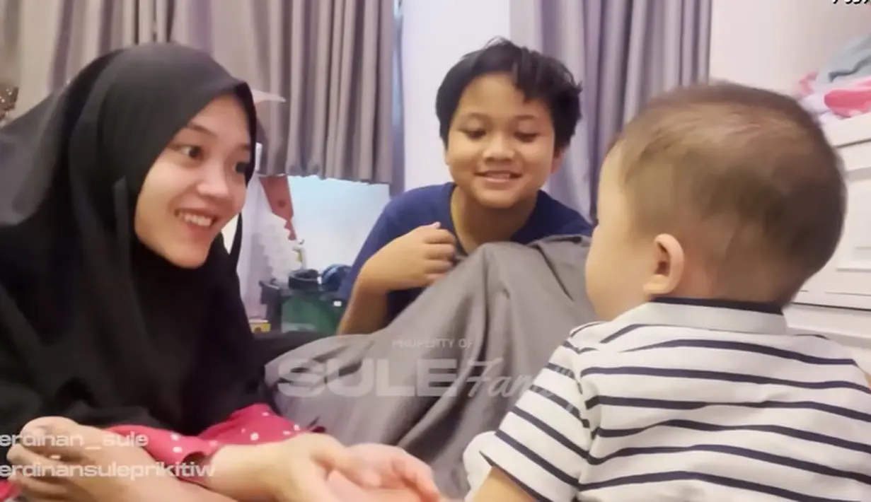 <p>Sule dan Anak-anak (Youtube/SULE FAMILY)</p>