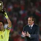 Claudio Bravo terpilih sebagai kiper terbaik Copa America 2015. (AFP PHOTO/RODRIGO ARANGUA)