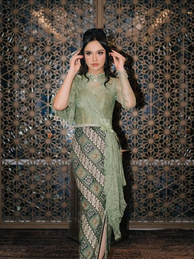 Pesona Kebaya Artis