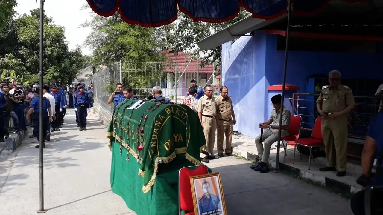 Haerudin, petugas Damkar Jakarta Utara meregang nyawa di RSUD Koja. (Liputan6.com/Moch Harun Syah)