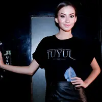 Karier Karina Nadila dalam industri film kian diperhitugkan, buktinya dalam tahun ini saja, Karina sudah ikut bermain dalam dua judul film. Salah satunya adalah film TUYUL, ada yang membuat Karina Nadila penasaran dalam film ini.