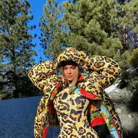 Beauty mogul dan billion-dollar baby Kylie Jenner merayakan ulang tahunnya ke-24. Belakangan Kylie menggilai bodysuit atau catsuit dengan ragam model dan motif. (Foto: Instagram @kyliejenner)