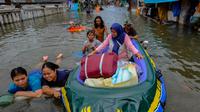Berdasarkan informasi dari Badan Meteorologi, Klimatologi, dan Geofisika (BMKG), BPBD Jakarta telah mengeluarkan peringatan dini banjir pesisir di wilayah Jakarta hingga 20 Desember 2024. (merdeka.com/Arie Basuki)