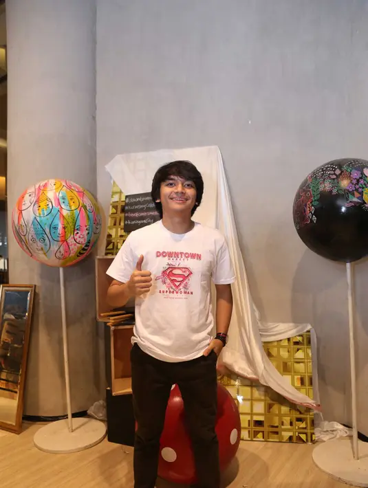 'Saya pengin musiknya easy listening dan semua yang denger bisa cepet suka,' kata Calvin. Ia juga memulas nuansa musik era 80an dan 90an dalam album tersebut. (Nurwahyunan/Bintang.com)