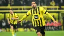 Emre Can yang kini tengah menjalani musim keempat bersama Borussia Dortmund tercatat pernah membela Timnas Jerman U-17 saat berlaga pada ajang Piala Dunia U-17 edisi 2011 di Meksiko. Emre Can mampu membawa Timnas Jerman U-17 menduduki peringkat ketiga setelah menang 4-3 atas Brasil di laga perebutan tempat ketiga. Selain Borussia Dortmund, ia juga pernah membela Bayern Munchen, Bayer Leverkusen, Liverpool dan Juventus di level klub. (AFP/Ina Fassbender)