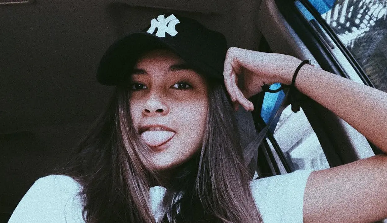 Biasanya Caitlin membuat video dengan konten vlog aktivitasnya sehari-hari dan makeup tutorial. (foto: instagram.com/caitlinhalderman)