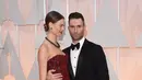 Behati Prinsloo banjir pujian usai mengunggah foto-foto kehamilannya ke akun instagram pribadinya. Banyak netizen yang mendukung dan mendoakan persalinan model Victoria Secrets itu. (9AFP/Bintang.com)