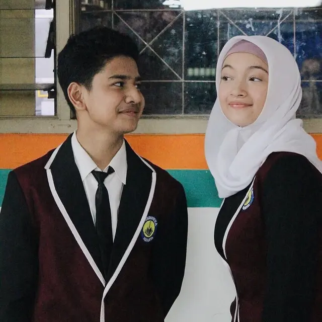 6 Potret Megan Domani Pakai Hijab, Makin Anggun