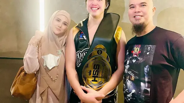 7 Potret Kemenangan El Rumi Tanding Tinju, Ahmad Dhani Bangga