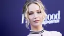 Jennifer Lawrence sendiri mengatakan bahwa ia sangat tergoda untuk main sosial media ketika ingin mempromosikan sesuatu. (VALERIE MACON  AFP)