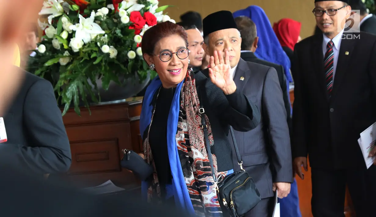 Menteri Kelautan dan Perikanan Susi Pudjiastuti menghadiri sidang tahunan MPR 2017 di Senayan, Jakarta, Rabu (16/8). Sidang ini dihadiri sejumlah tokoh nasional, menteri kabinet kerja, anggota DPR dan pejabat negara lainnya. (Liputan6.com/Angga Yuniar)