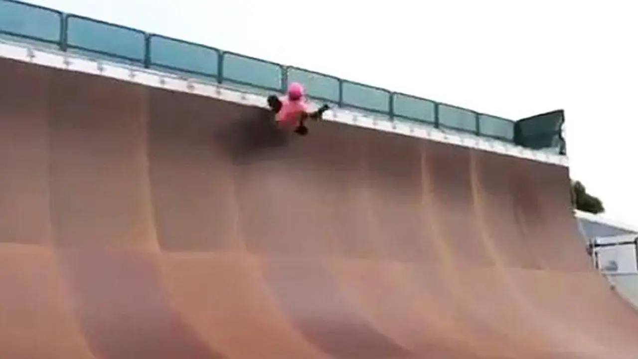 VIdeo Aksi Ekstrem Bocah Perempuan 90 Tahun Main Skateboard 