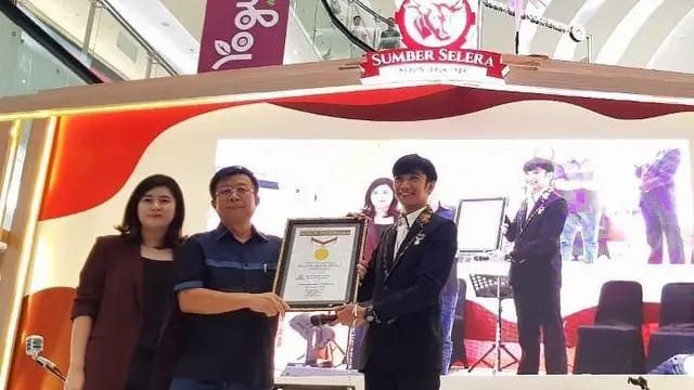 Bakso Sumber Selera Pecahkan Rekor MURI Pembagian Bakso Terbanyak dalam Mall