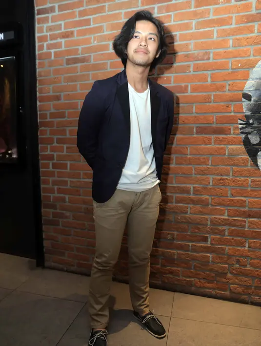 "Kalau yoga kan meditasi dan pernapasan. Itu kan yang bikin pikiran kita sehat, jiwa sehat, badan kita juga sehat. Itu sih yang akhirnya saya dapat dari yoga," ujar pemeran film Sweet 20 itu. (Nurwahyunan/Bintang.com)