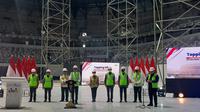 Presiden Joko Widodo atau Jokowi meninjau pembangunan Indoor Multifunction Stadium (IMS) Gelora Bung Karno (GBK) Jakarta, Jumat (13/1/2023).((Liputan6.com/ Lizsa Egeham)