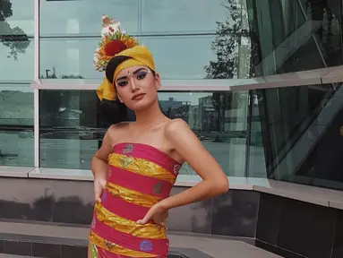 Aktris kelahiran 27 September 2001 ini terlihat anggun saat mengenakan pakaian khas Bali. Kali ini gaya busana adat tradisional sukses membuat wanita asal Jakarta ini bak gadis lokal Bali. (Liputan6.com/IG/@arawindak)
